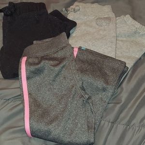 Price Drop ⬇️ $5     3 Pairs - Girls 3T Sweatpants